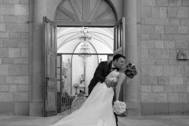 Beso en el portal