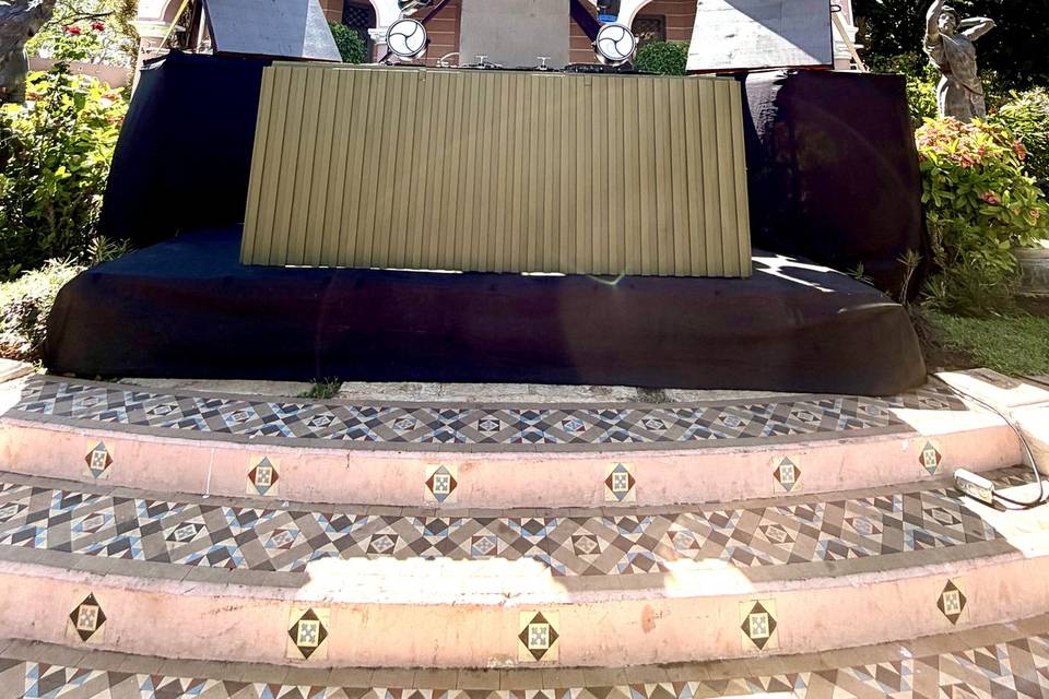 Dj booth de madera verde oliva