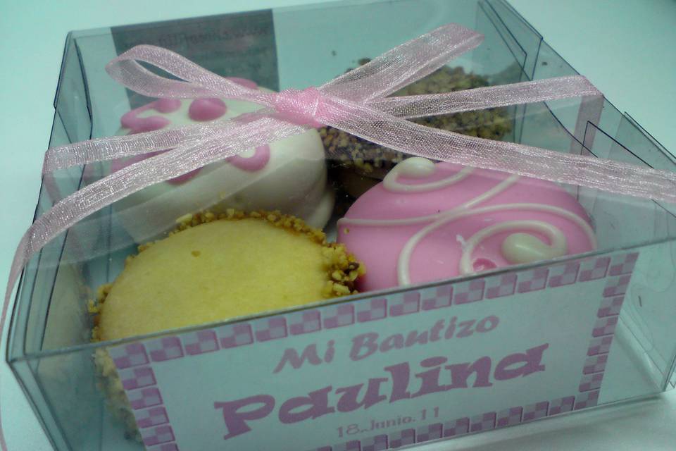 Caja de alfajores decorados para bautizo