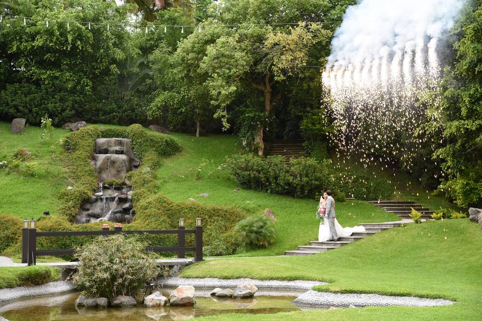 Espectacular entrada de novios