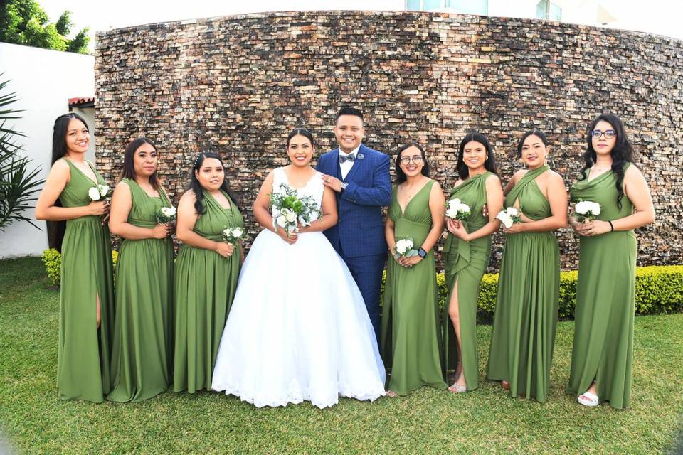 Novia y damas