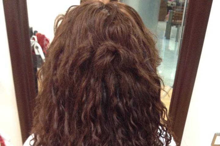 Cabello rizado con nudo