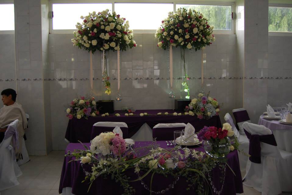 Elegante mesa de novios
