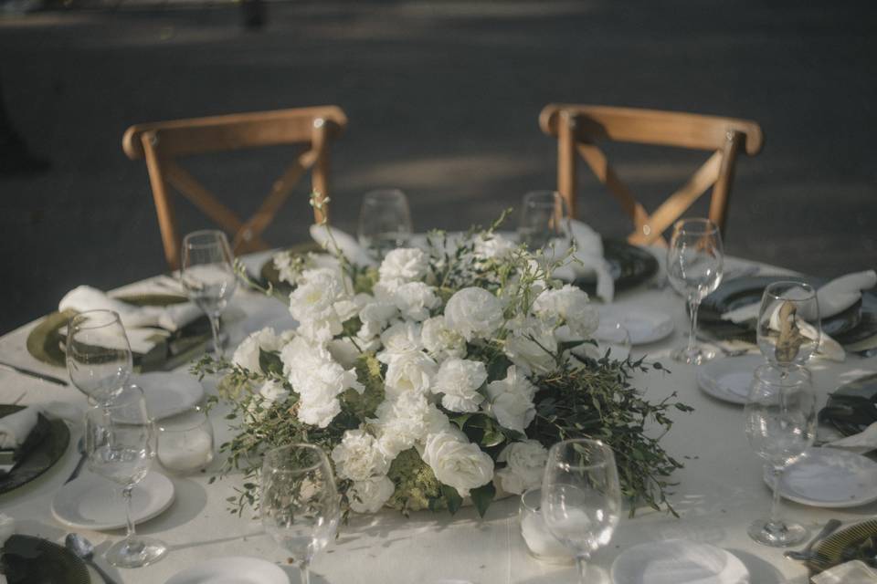 Mesa redonda en mantel
