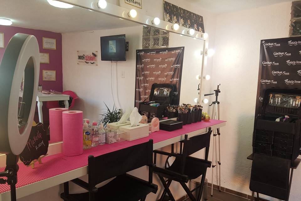 Izcalli Makeup Room