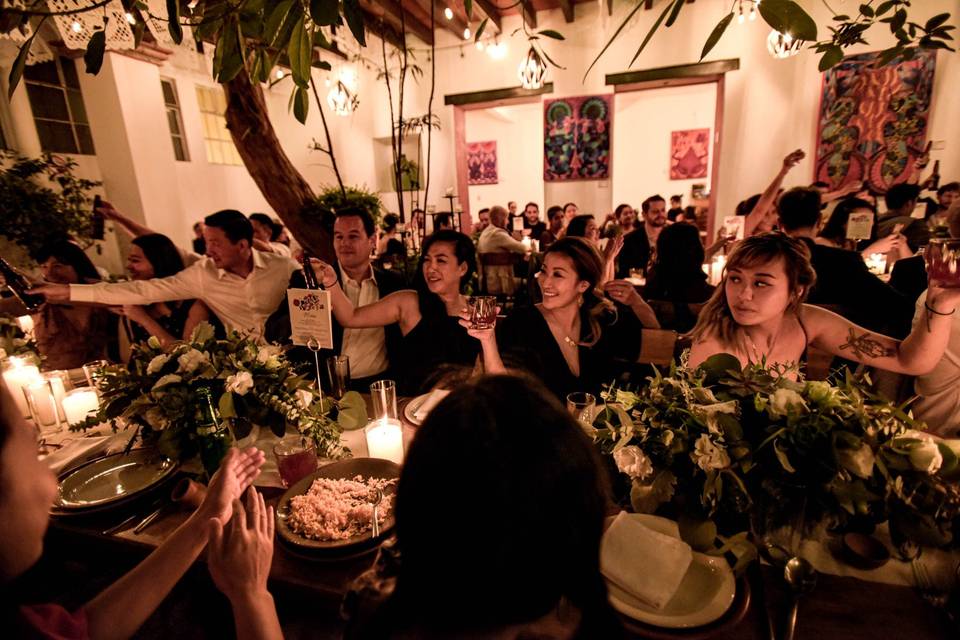 La novia disfrutando su boda