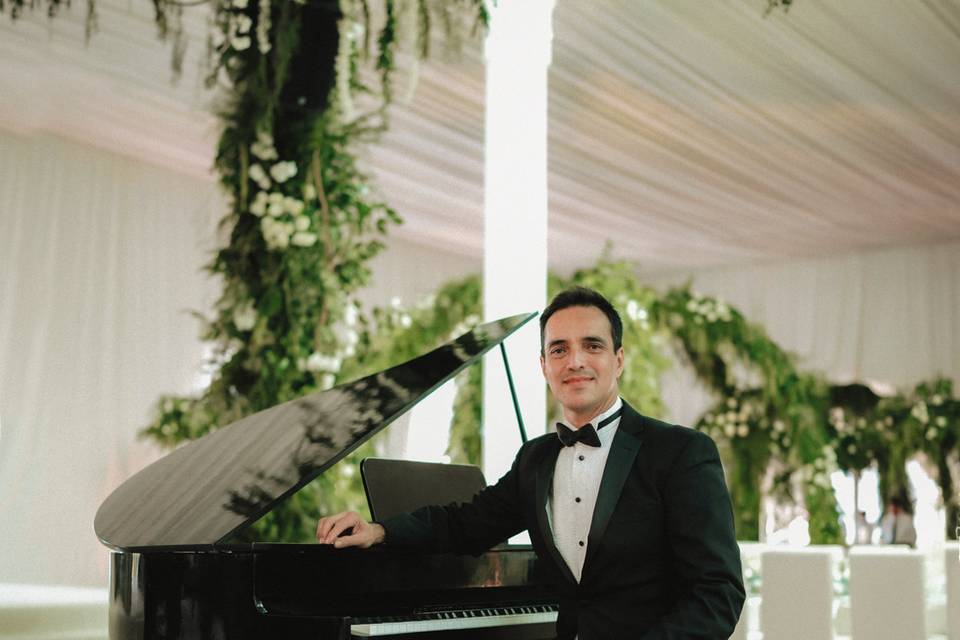 Pianista roberto mora