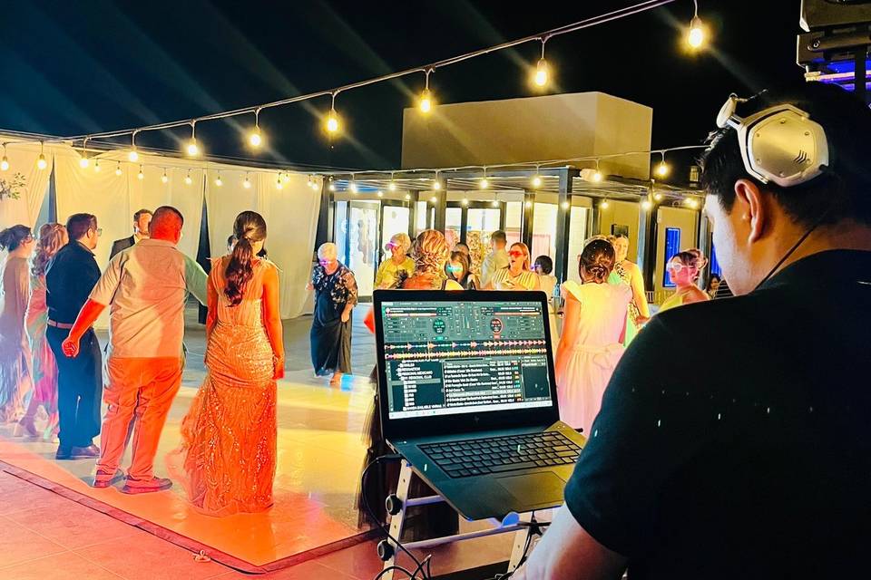 DJ en la fiesta