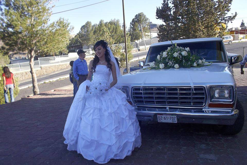 La novia y su auto