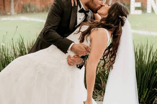 Vivan los novios!