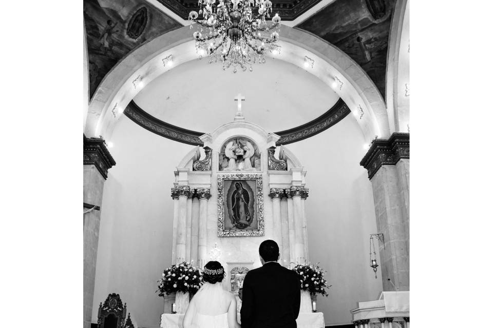 Frente al altar Boda