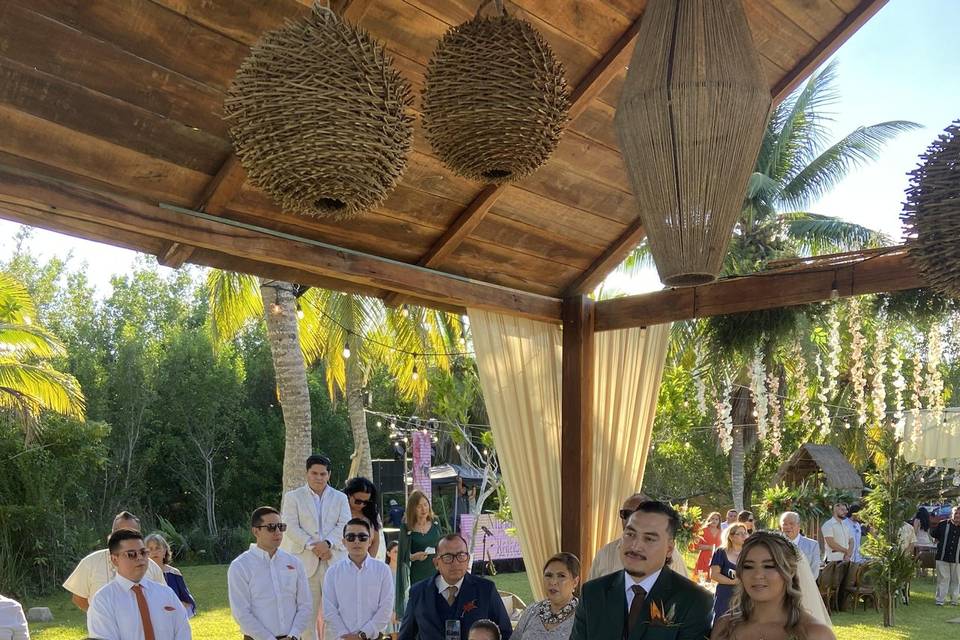 Novios en ceremonia