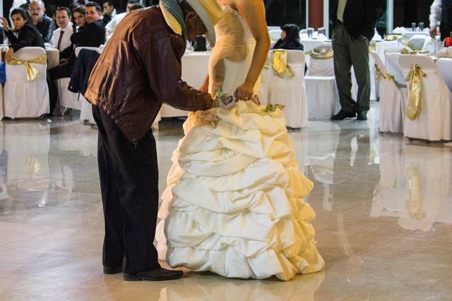Emotivo padre y novia baile