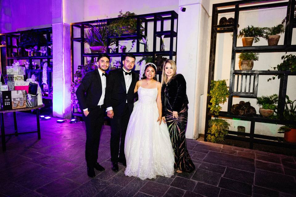 Posando con los invitados