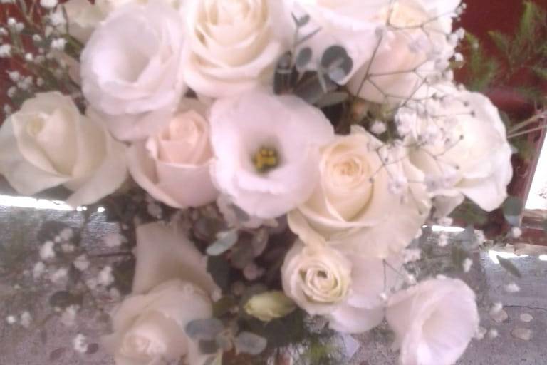 Ramo novia lisianthus y rosas