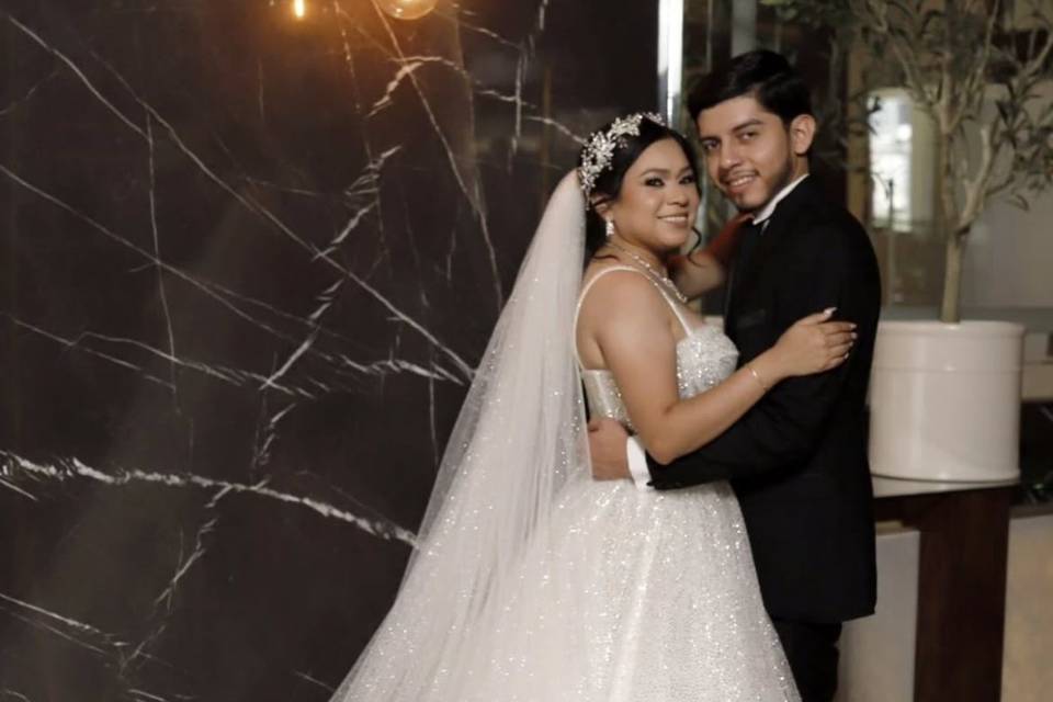 Novios felices