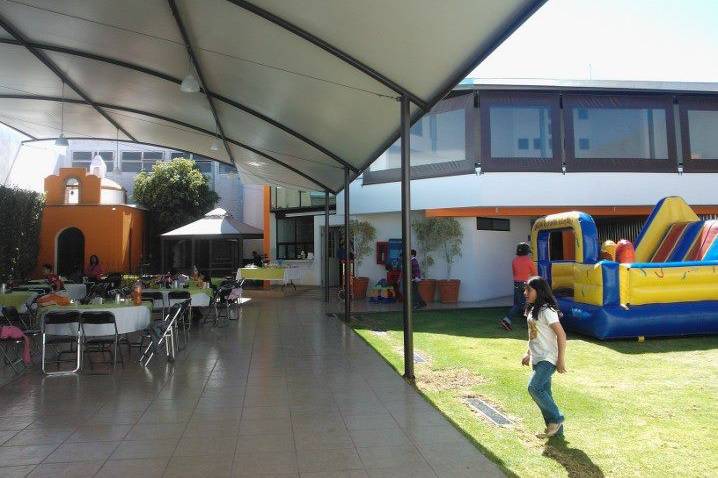 Carpa en el jardín