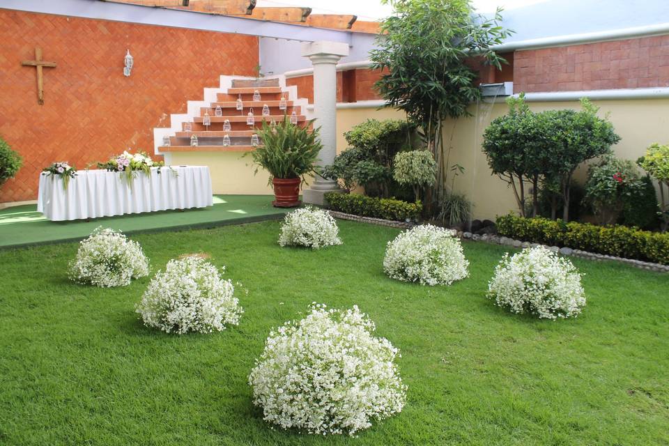 Boda civil en jardín