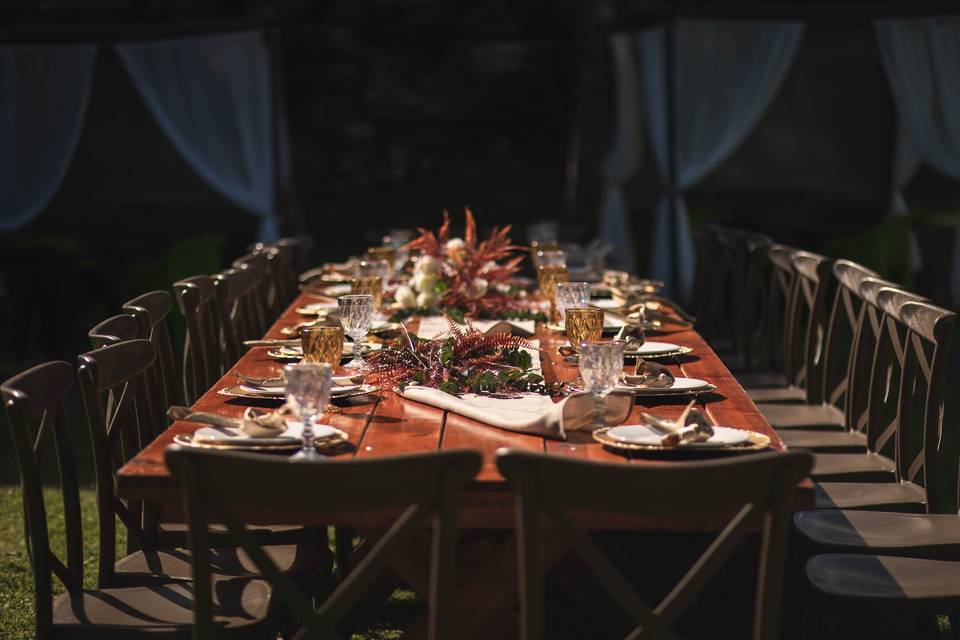 Mesa de madera decorada
