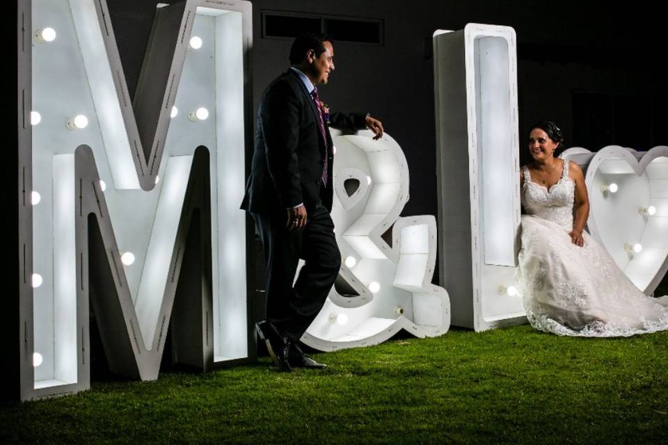 Boda civil en el jardín