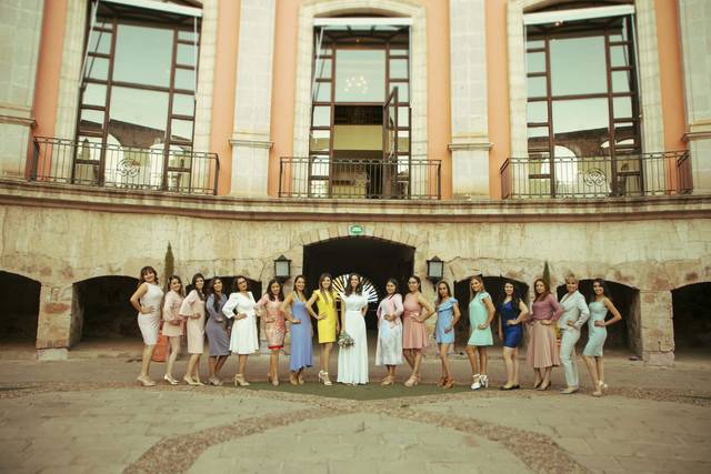 Novia y damas
