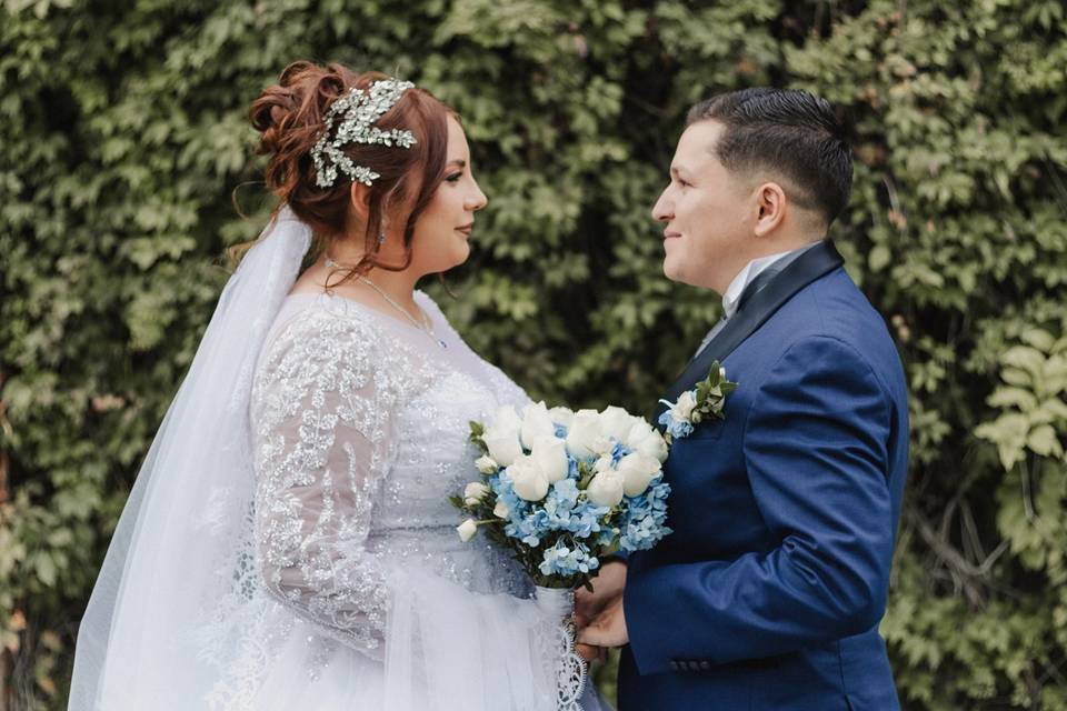 Novios en sesion de fotografia