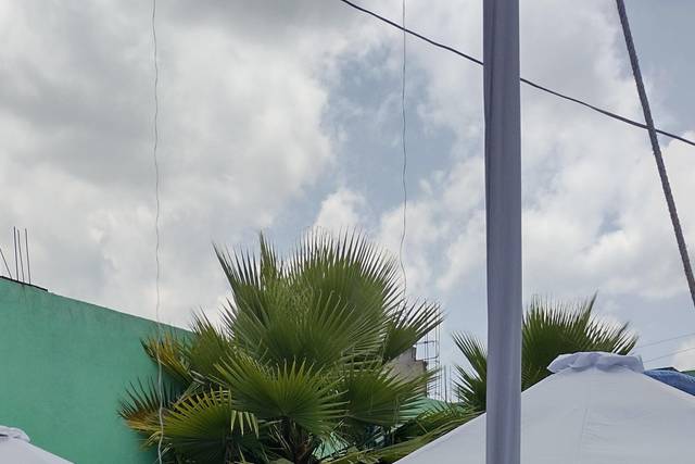 Mesas con sombrilla para jardín