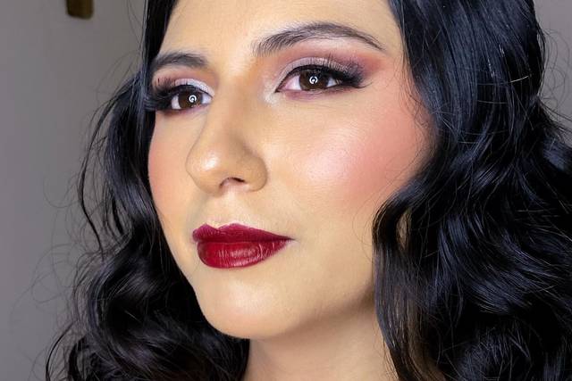 Make up con labios vino