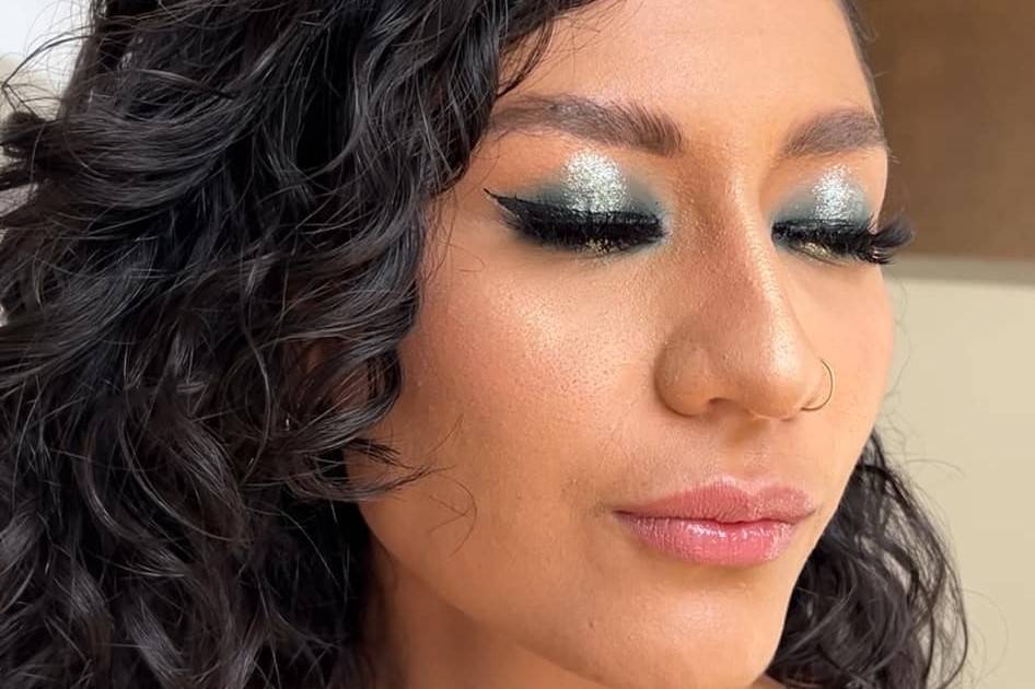 Maquillaje con sombras verdes