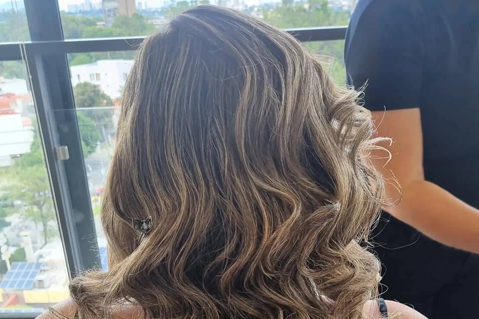 Cabello ondulado y suelto