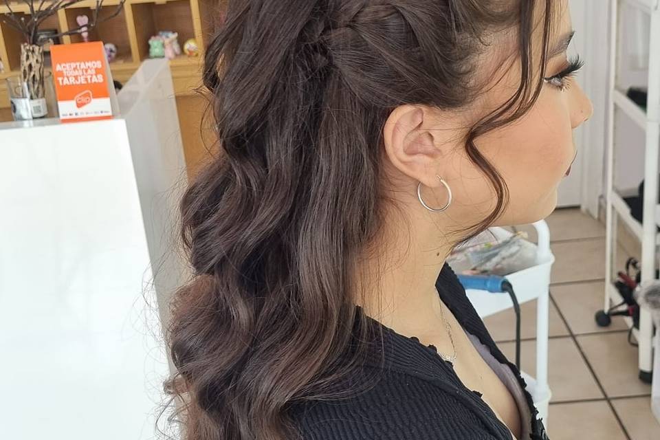 Peinado semi recidigo con trenza