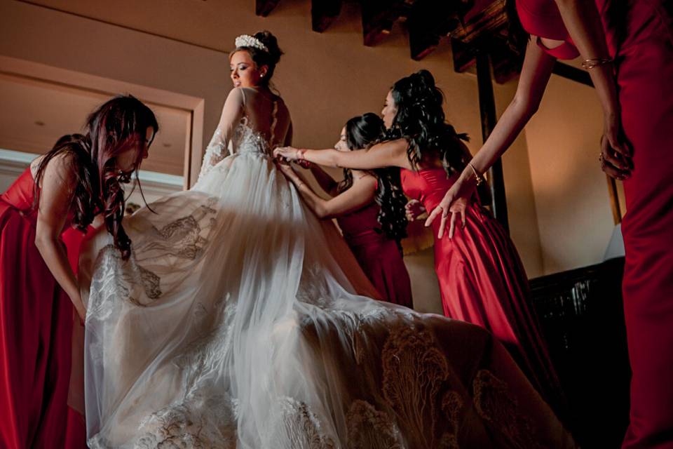 Getting Ready Bride Tequis