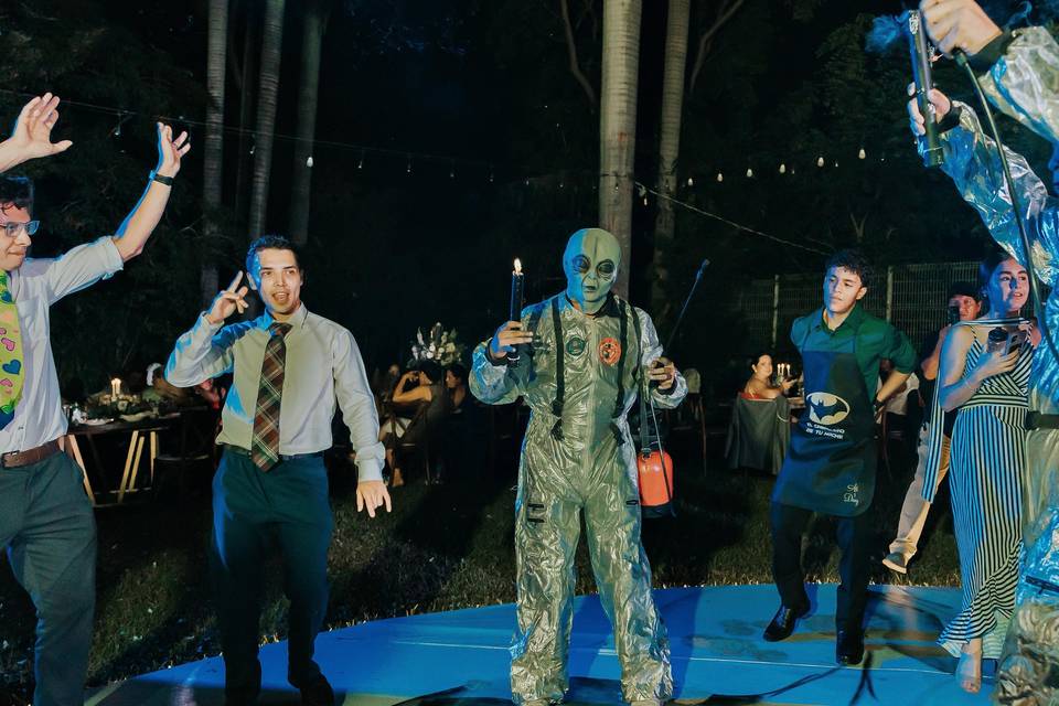 Happening alien