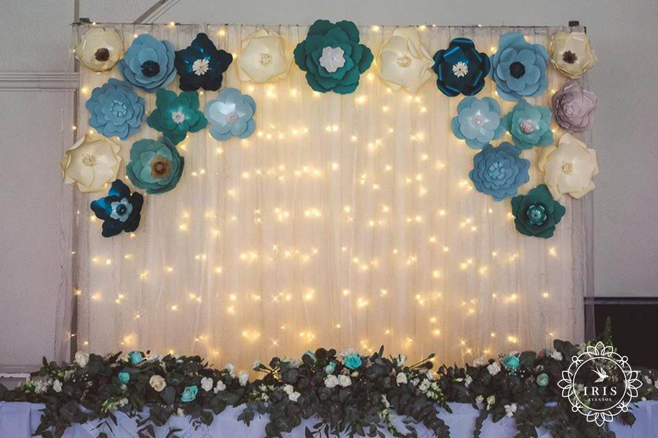 Backdrop y mesa novios