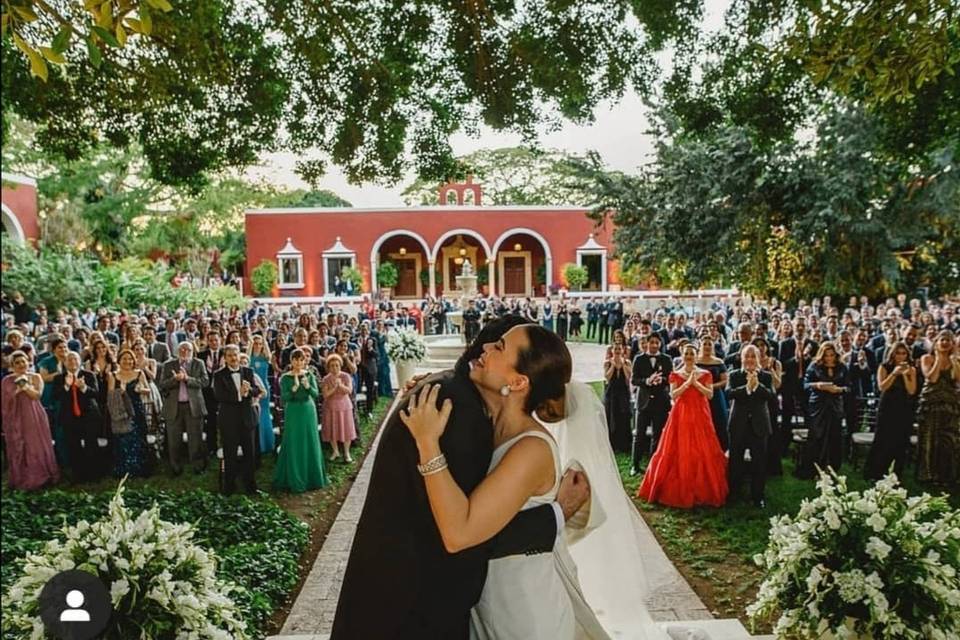 Celebrando en los jardínes