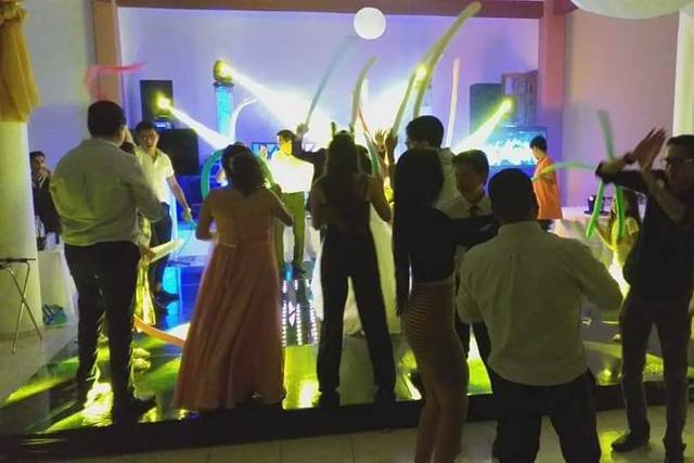 Bailando con globos