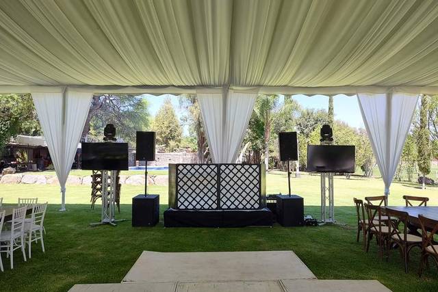 Pista de baile y cabina de DJ