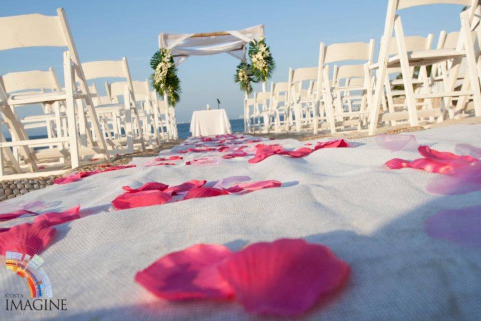 Gazebo con camino petalos