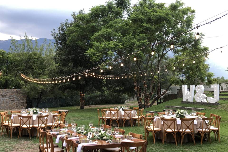 Decoración de boda en jardín