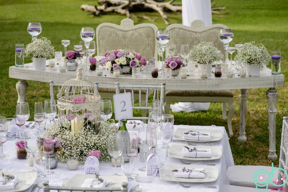 Decoración de mesa de novios