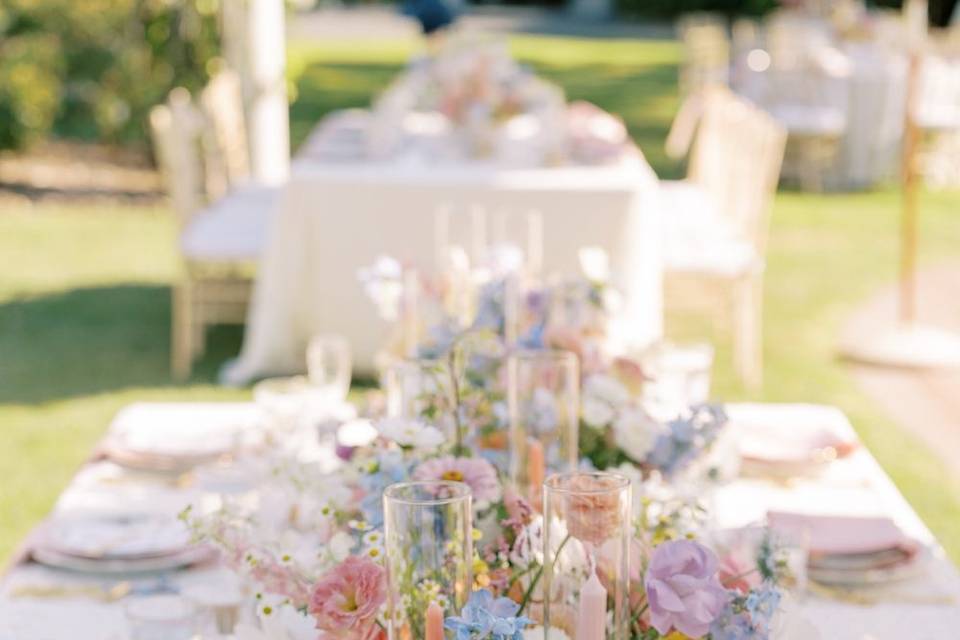 Diseño inglés en mesa rectangu