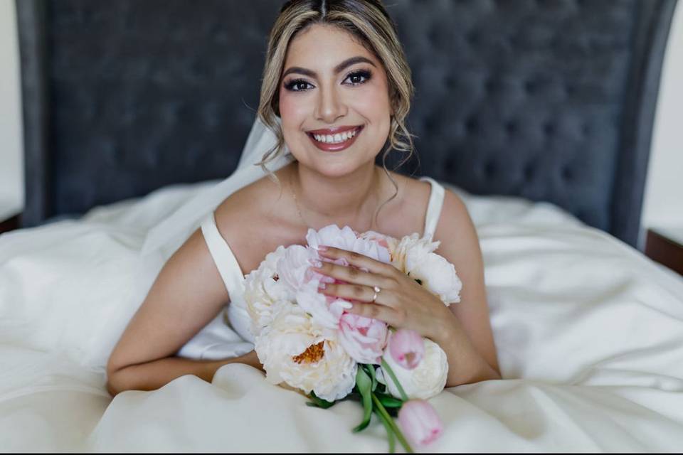 Bouquet novia Peonias y tulipa