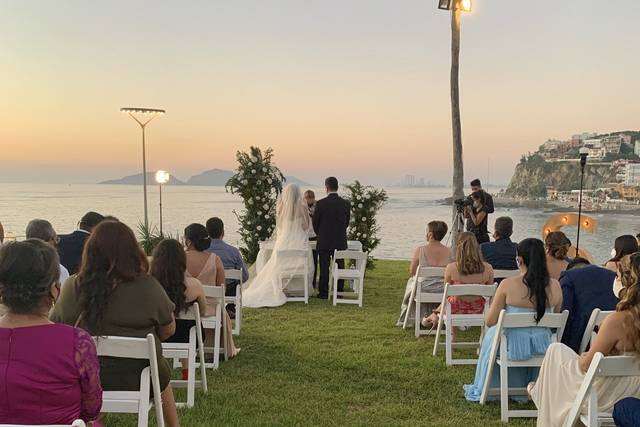 Abisai Estrada Coordinación y Decoración