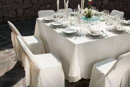 Montaje de mesa cuadrada