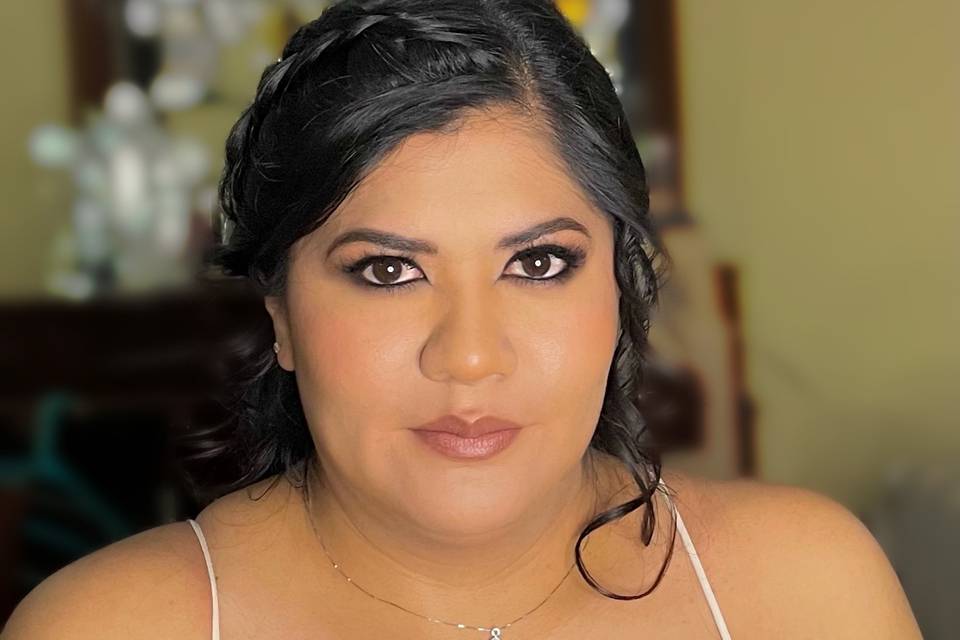 Priscila Solís Makeup