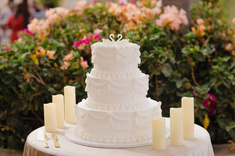 Swan wedding cake!