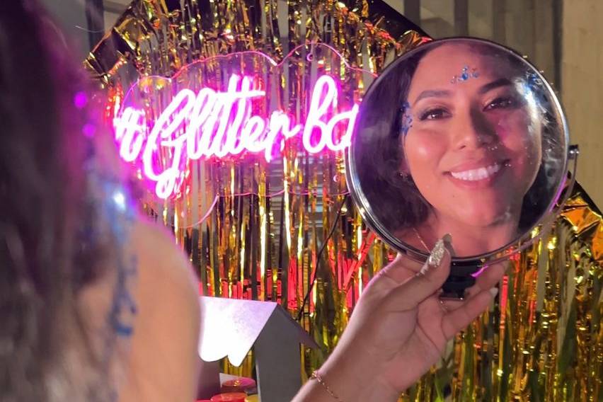 Glitter bar