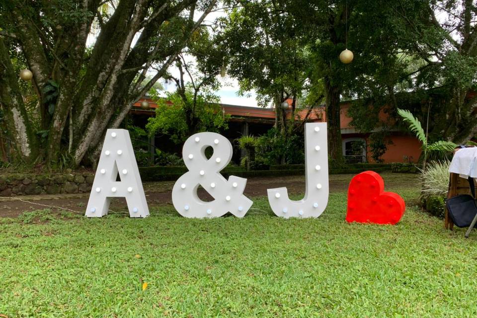A&J corazón