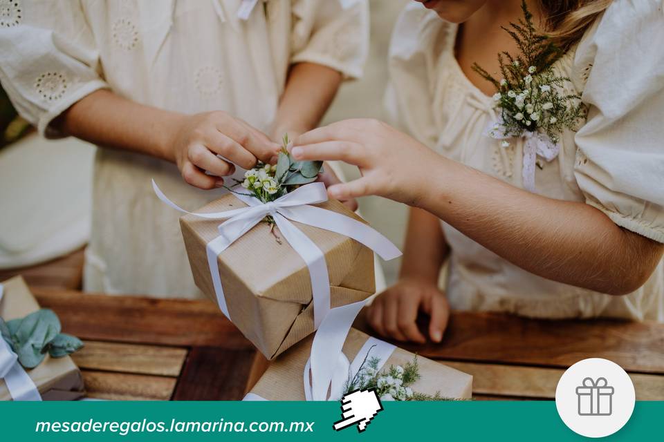 MESA DE REGALOS