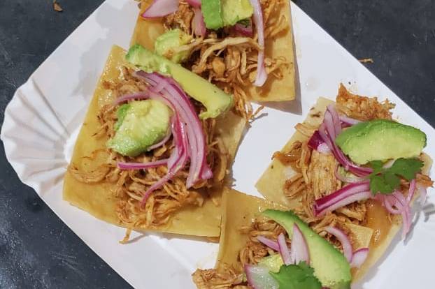 Tostadas de cocinita pibil
